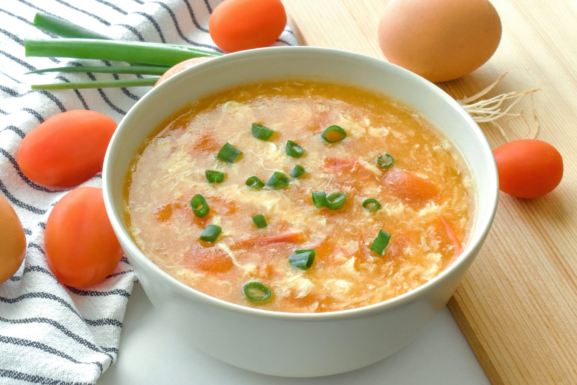 egg-tomato-drop-soup-in-a-bowl-traditional-chines-2026-01-08-22-54-21-utc